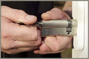 West Ridge IL Locksmith Store West Ridge, IL 773-355-5209